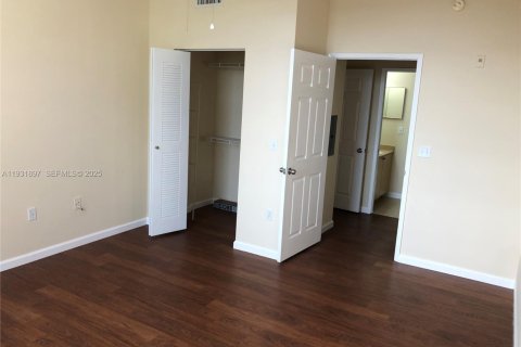 Condo in Hollywood, Florida, 2 bedrooms  № 1990384 - photo 12