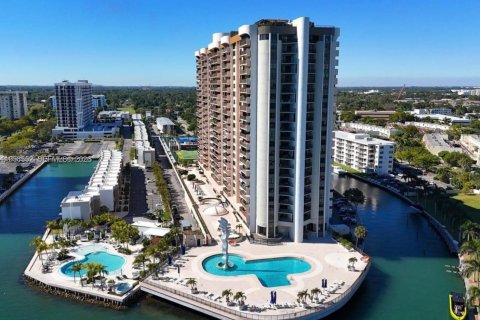 Condominio en alquiler en Miami, Florida, 3 dormitorios, 181.16 m2 № 2017658 - foto 24