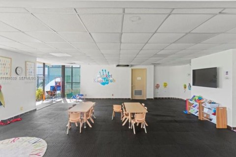 Condominio en alquiler en Miami, Florida, 3 dormitorios, 181.16 m2 № 2017658 - foto 28