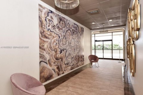 Condominio en alquiler en Miami, Florida, 3 dormitorios, 181.16 m2 № 2017658 - foto 18