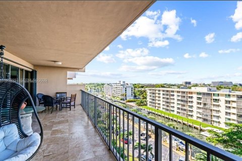 Condominio en alquiler en Miami, Florida, 3 dormitorios, 181.16 m2 № 2017658 - foto 14