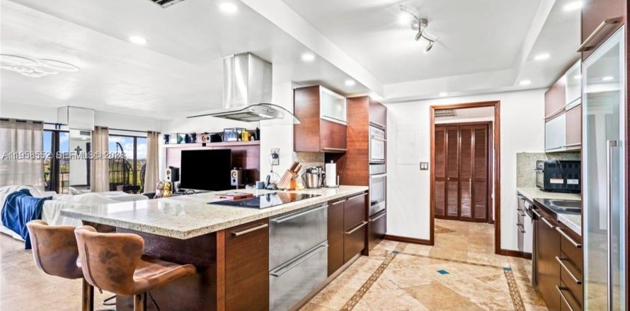 Condominio en Miami, Florida, 3 dormitorios  № 2017658