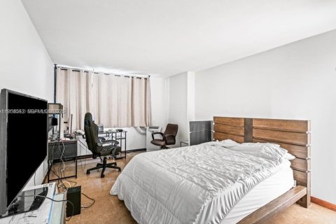 Condominio en alquiler en Miami, Florida, 3 dormitorios, 181.16 m2 № 2017658 - foto 5