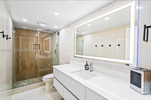 Condominio en alquiler en Miami, Florida, 3 dormitorios, 181.16 m2 № 2017658 - foto 10