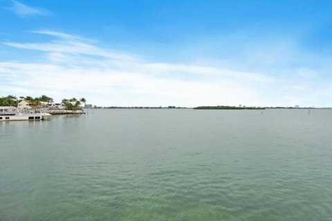 Condominio en alquiler en Miami, Florida, 3 dormitorios, 181.16 m2 № 2017658 - foto 27