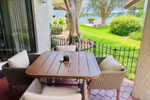 Touwnhouse à vendre à Orlando, Floride: 2 chambres, 170.2 m2 № 2008345 - photo 16