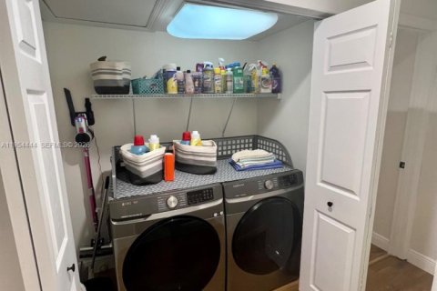 Touwnhouse à vendre à Orlando, Floride: 2 chambres, 170.2 m2 № 2008345 - photo 23