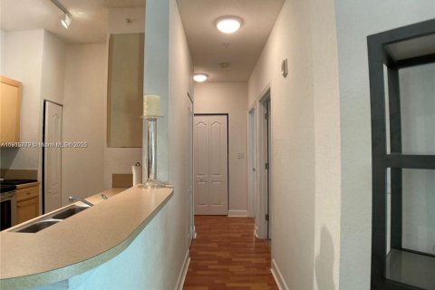 Condo in South Miami, Florida, 2 bedrooms № 1970859 - photo 14