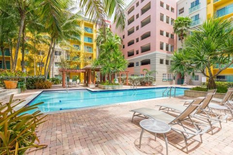 Condo in South Miami, Florida, 2 bedrooms № 1970859 - photo 15