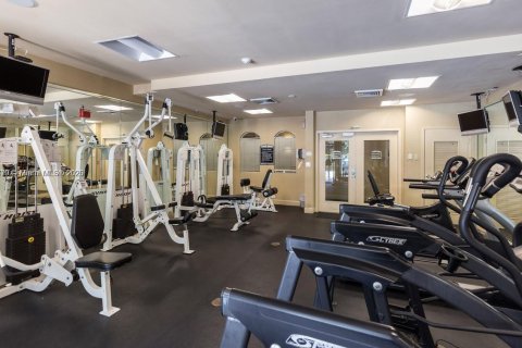 Condo in South Miami, Florida, 2 bedrooms № 1970859 - photo 4