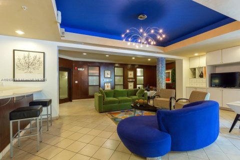 Condo in South Miami, Florida, 2 bedrooms № 1970859 - photo 2