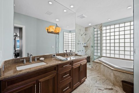 Condominio en venta en Longboat Key, Florida, 3 dormitorios, 219.71 m2 № 1639864 - foto 27
