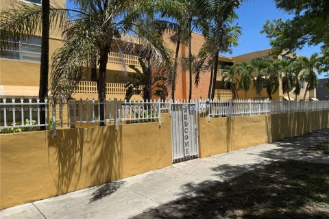 Condo in North Miami Beach, Florida, 1 bedroom  № 1890959 - photo 21
