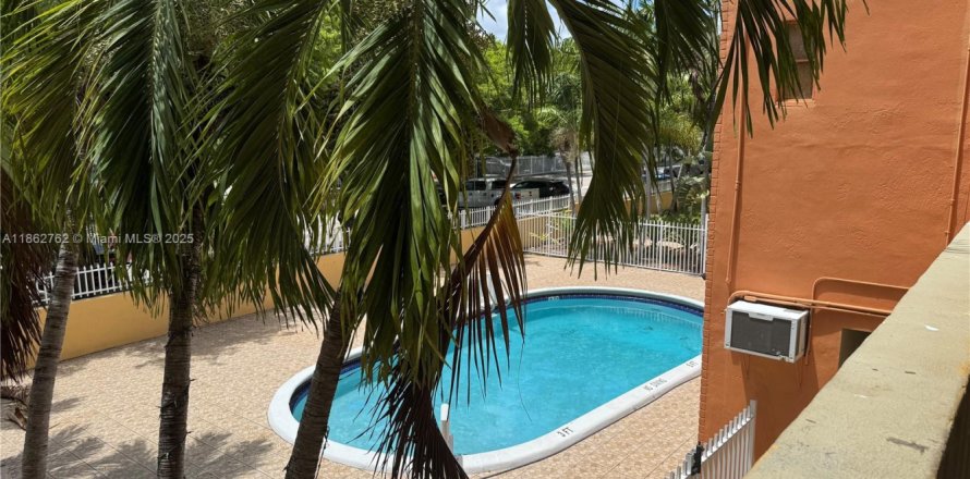 Condo in North Miami Beach, Florida, 1 bedroom  № 1890959
