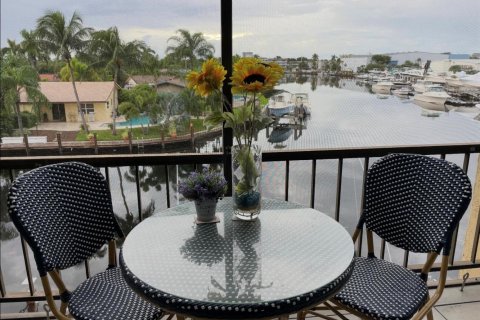 Copropriété à vendre à Pompano Beach, Floride: 2 chambres, 100.15 m2 № 2181665 - photo 2