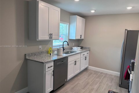 Casa en alquiler en Fort Myers, Florida, 4 dormitorios № 1988335 - foto 9