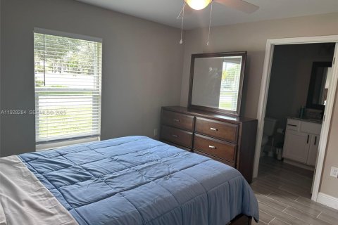 Casa en alquiler en Fort Myers, Florida, 4 dormitorios № 1988335 - foto 13