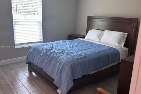 Casa en alquiler en Fort Myers, Florida, 4 dormitorios № 1988335 - foto 10