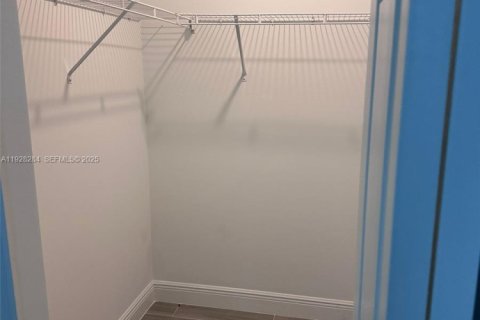 Casa en alquiler en Fort Myers, Florida, 4 dormitorios № 1988335 - foto 12