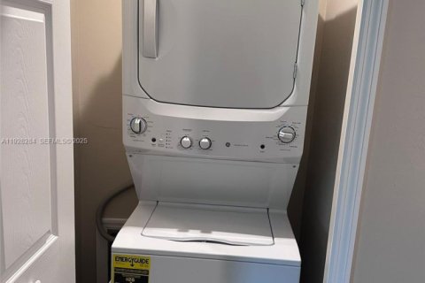 Casa en alquiler en Fort Myers, Florida, 4 dormitorios № 1988335 - foto 5