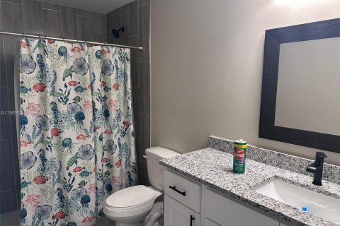 Casa en alquiler en Fort Myers, Florida, 4 dormitorios № 1988335 - foto 11