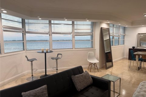 Copropriété à louer à Miami, Floride: 3 chambres, 91.97 m2 № 2046177 - photo 14