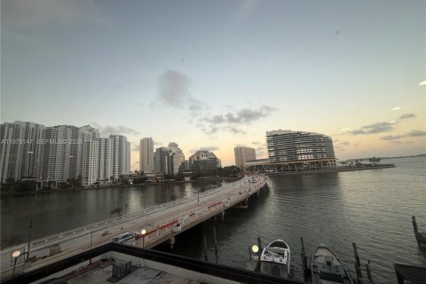 Copropriété à louer à Miami, Floride: 3 chambres, 91.97 m2 № 2046177 - photo 2