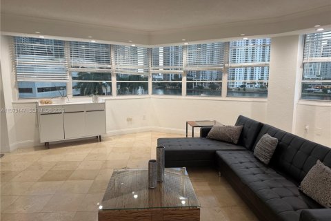 Copropriété à louer à Miami, Floride: 3 chambres, 91.97 m2 № 2046177 - photo 15
