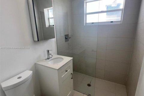 Condo in Miami Beach, Florida  № 2021678 - photo 7