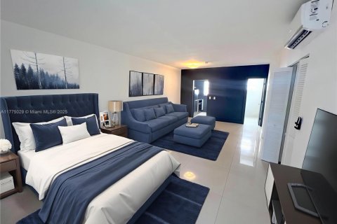 Studio in the Condo in Miami Beach, Florida  № 2021678