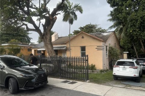 Casa en Miami, Florida 5 dormitorios, 170.2 m2 № 2000133