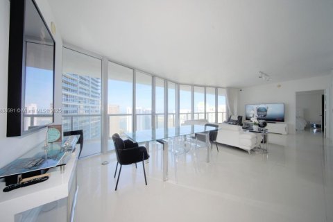 Condominio en venta en Miami, Florida, 2 dormitorios, 139.35 m2 № 1935511 - foto 11