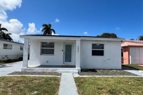 Villa ou maison à louer à Hollywood, Floride: 2 chambres, 213.12 m2 № 2084285 - photo 1