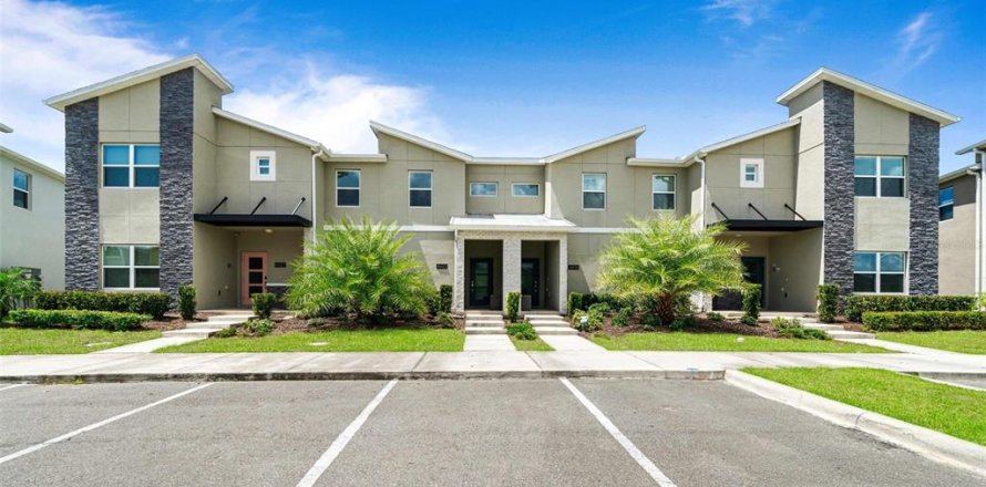 Adosado en Kissimmee, Florida 4 dormitorios, 176.7 m2 № 1917792