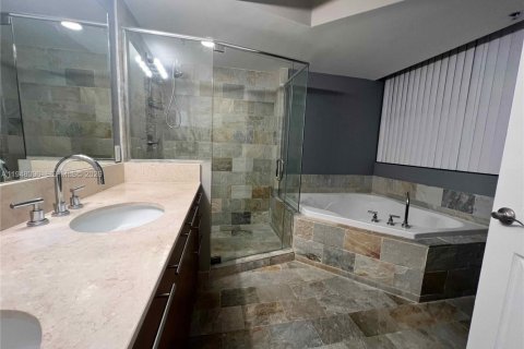 Снять в аренду кондоминиум в Санрайз, Флорида 3 спальни, 143.63м2, № 2006372 - фото 15