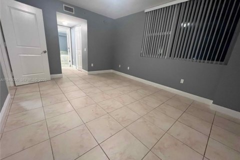 Снять в аренду кондоминиум в Санрайз, Флорида 3 спальни, 143.63м2, № 2006372 - фото 12