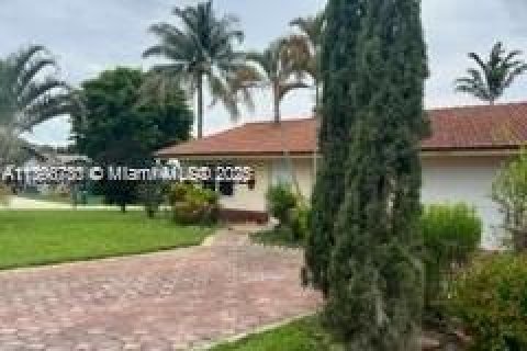 Villa ou maison à louer à Tamarac, Floride: 2 chambres, 80.27 m2 № 1948395 - photo 8