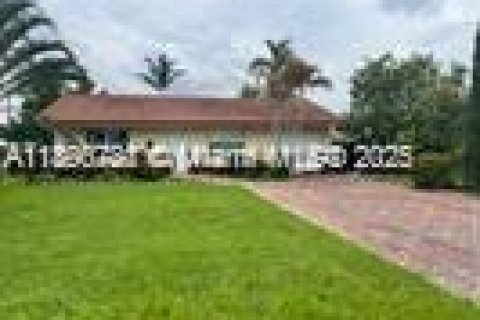 Villa ou maison à louer à Tamarac, Floride: 2 chambres, 80.27 m2 № 1948395 - photo 1