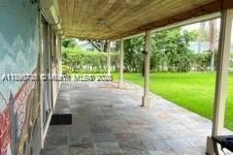 Villa ou maison à louer à Tamarac, Floride: 2 chambres, 80.27 m2 № 1948395 - photo 10