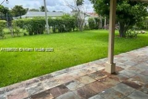 Villa ou maison à louer à Tamarac, Floride: 2 chambres, 80.27 m2 № 1948395 - photo 2