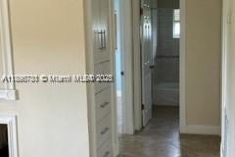 Villa ou maison à louer à Tamarac, Floride: 2 chambres, 80.27 m2 № 1948395 - photo 9