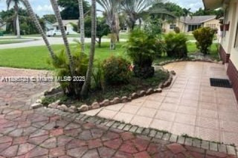 Villa ou maison à louer à Tamarac, Floride: 2 chambres, 80.27 m2 № 1948395 - photo 3