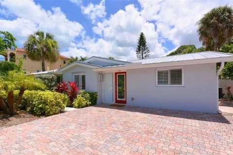 Villa ou maison à louer à Sarasota, Floride: 4 chambres, 211.26 m2 № 248510 - photo 1