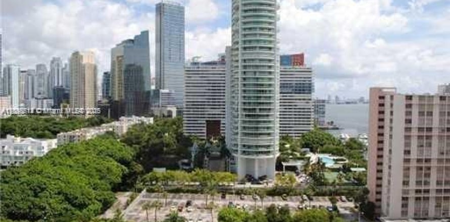 Condominio en Miami, Florida, 2 dormitorios  № 1951539