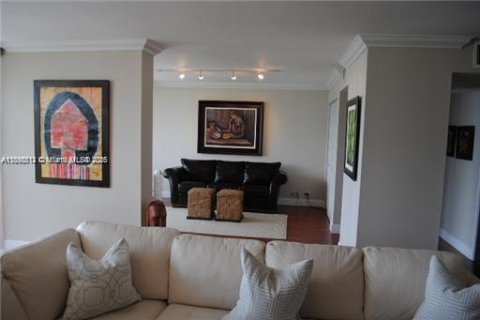 Condominio en venta en Miami, Florida, 2 dormitorios, 126.53 m2 № 1951539 - foto 3