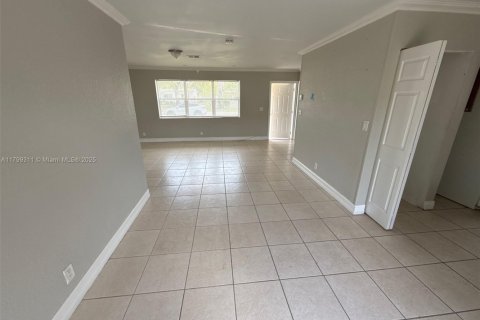 Casa en venta en Lauderhill, Florida, 4 dormitorios, 120.77 m2 № 1676586 - foto 4