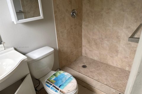 Casa en venta en Lauderhill, Florida, 4 dormitorios, 120.77 m2 № 1676586 - foto 11