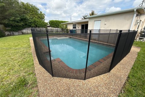 Casa en venta en Lauderhill, Florida, 4 dormitorios, 120.77 m2 № 1676586 - foto 5