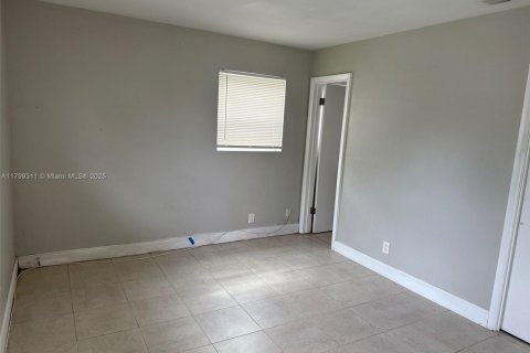 Casa en venta en Lauderhill, Florida, 4 dormitorios, 120.77 m2 № 1676586 - foto 9