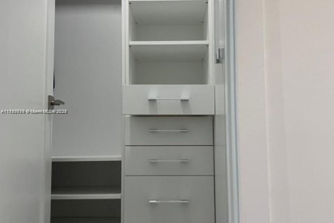 Condominio en venta en Miami Beach, Florida, 32.52 m2 № 1944074 - foto 30
